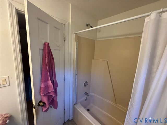 2001 S Waterside Dr, Lanexa, VA 23089