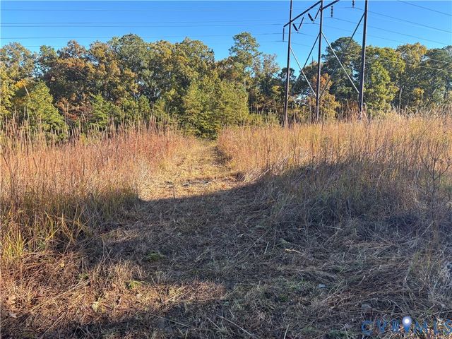 2001 S Waterside Dr, Lanexa, VA 23089