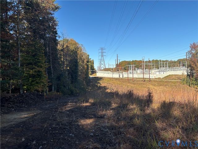 2001 S Waterside Dr, Lanexa, VA 23089