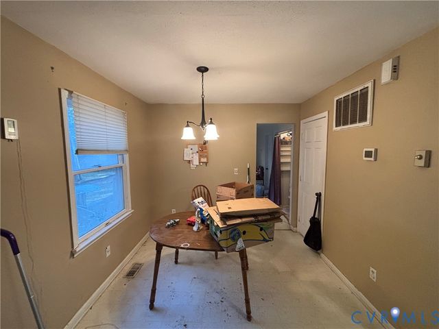 2001 S Waterside Dr, Lanexa, VA 23089