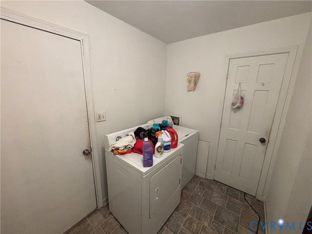 2001 S Waterside Dr, Lanexa, VA 23089