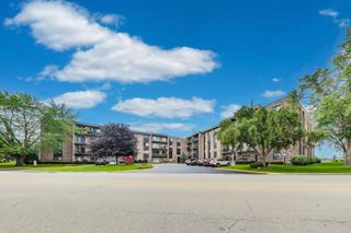 701 W Huntington Commons Road 418, Mount Prospect, IL 60056