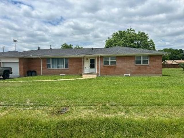 310 Lakeview Drive, Grand Prairie, TX 75051