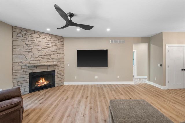 W332N4518 Grace COURT, Nashotah, WI 53058