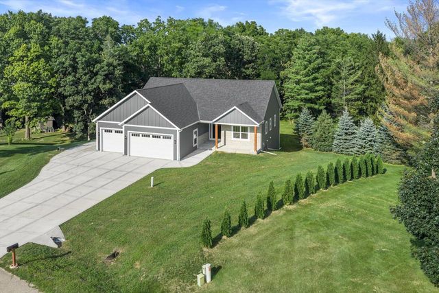 W332N4518 Grace COURT, Nashotah, WI 53058