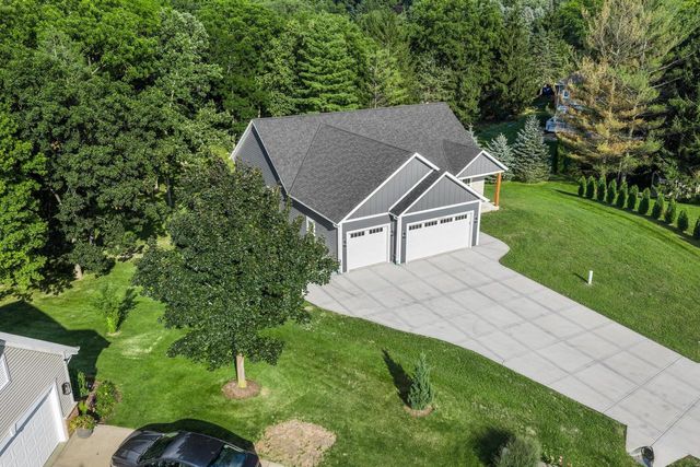 W332N4518 Grace COURT, Nashotah, WI 53058