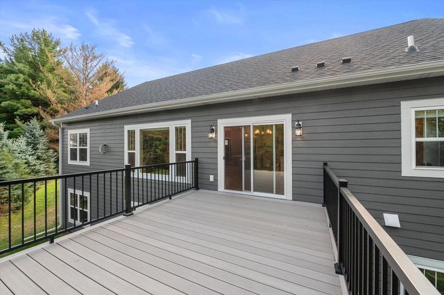 W332N4518 Grace COURT, Nashotah, WI 53058