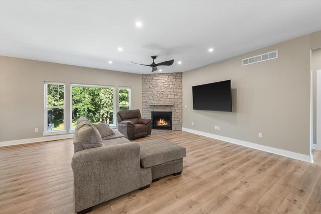 W332N4518 Grace COURT, Nashotah, WI 53058
