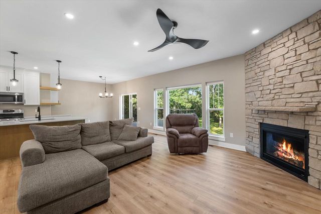 W332N4518 Grace COURT, Nashotah, WI 53058