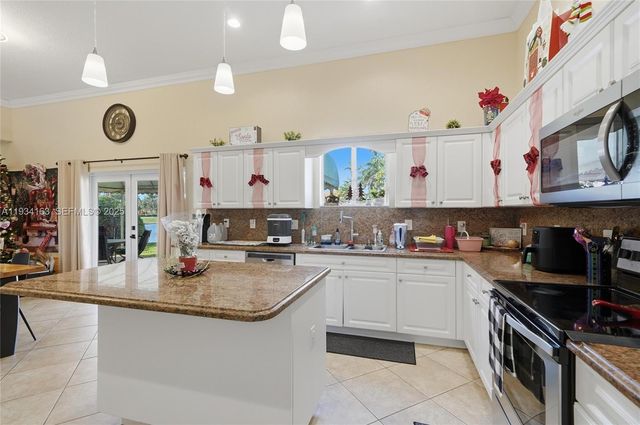 3561 NE 11th Dr, Homestead, FL 33033