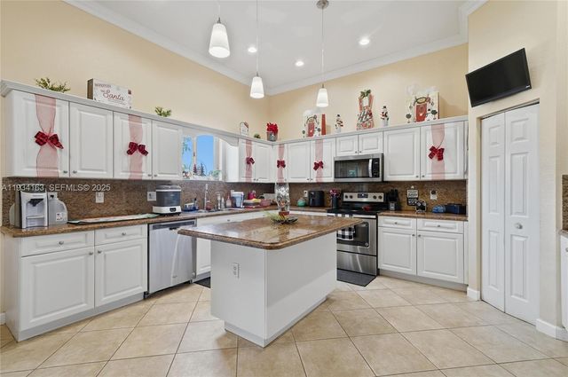 3561 NE 11th Dr, Homestead, FL 33033