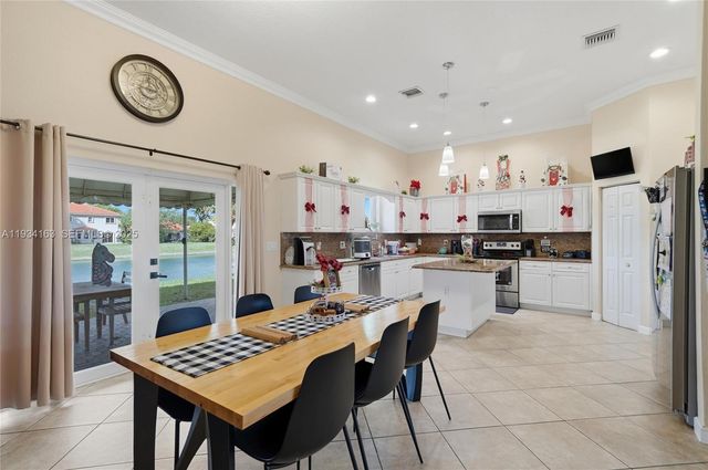 3561 NE 11th Dr, Homestead, FL 33033