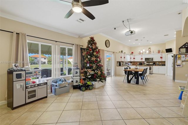 3561 NE 11th Dr, Homestead, FL 33033