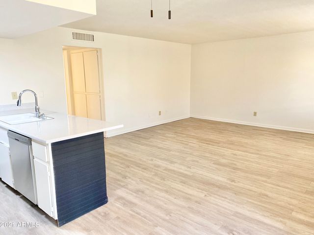 8529 E PORTLAND Street, Scottsdale, AZ 85257