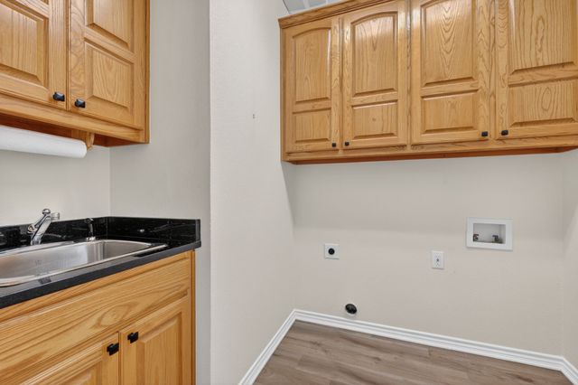 214 Knob Hill Drive, Granbury, TX 76048