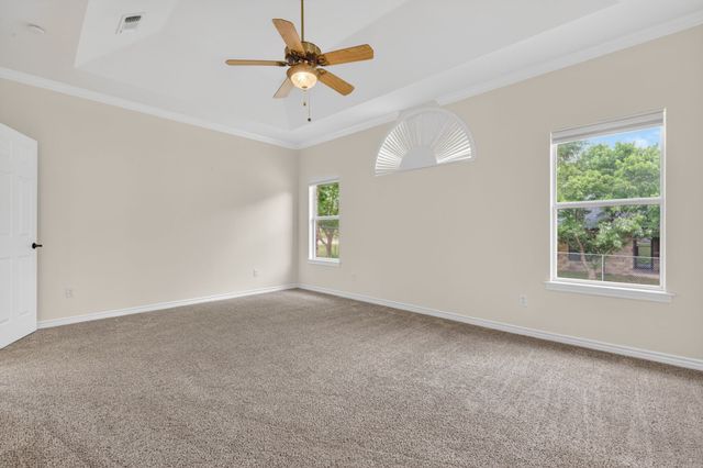 214 Knob Hill Drive, Granbury, TX 76048