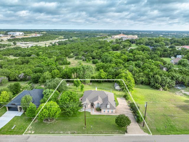 214 Knob Hill Drive, Granbury, TX 76048