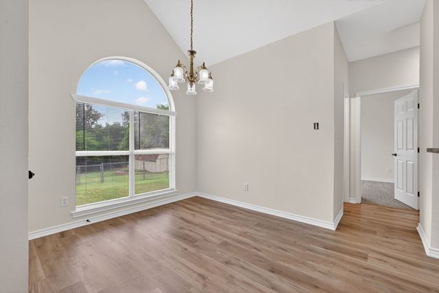 214 Knob Hill Drive, Granbury, TX 76048
