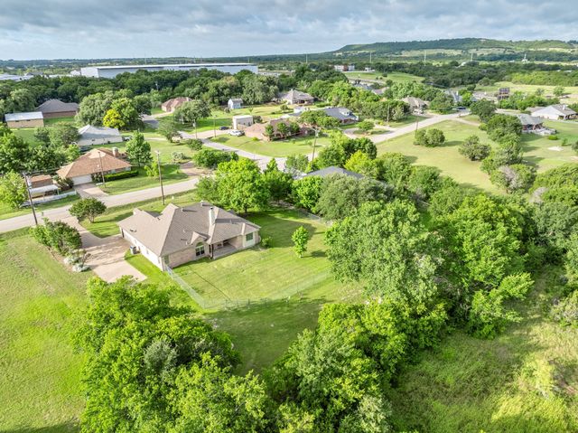 214 Knob Hill Drive, Granbury, TX 76048