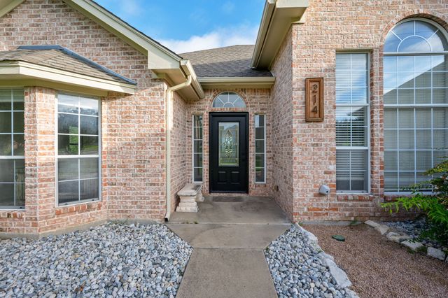 214 Knob Hill Drive, Granbury, TX 76048