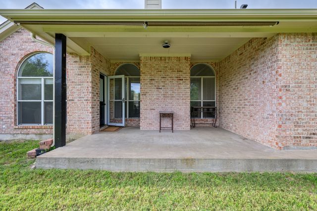 214 Knob Hill Drive, Granbury, TX 76048