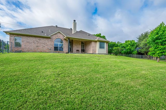 214 Knob Hill Drive, Granbury, TX 76048