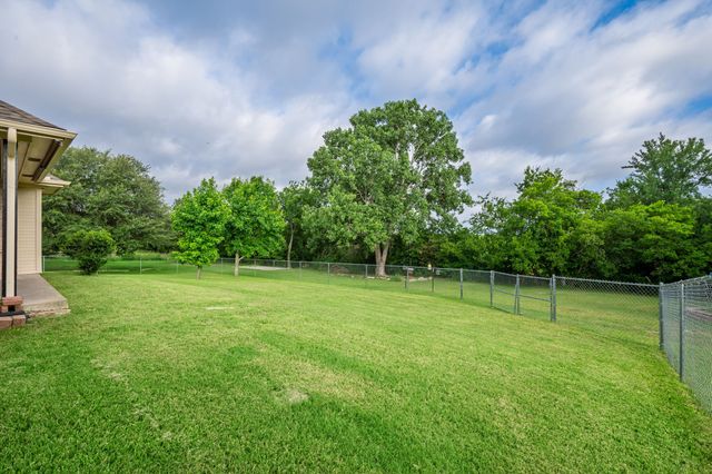 214 Knob Hill Drive, Granbury, TX 76048