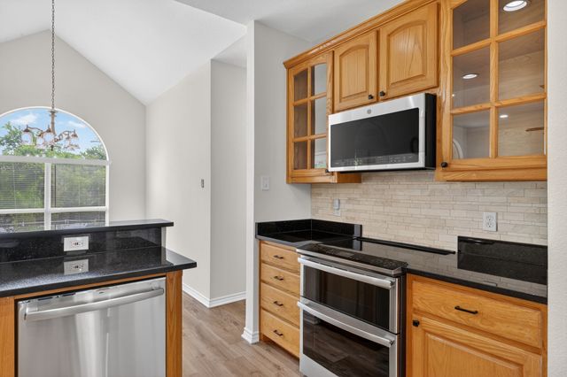 214 Knob Hill Drive, Granbury, TX 76048