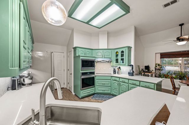 2605 Briargrove Drive, Hurst, TX 76054
