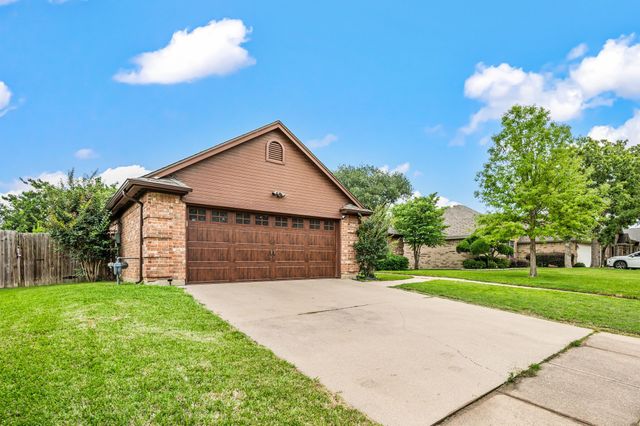 2605 Briargrove Drive, Hurst, TX 76054