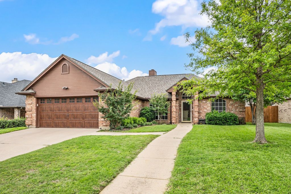 2605 Briargrove Drive, Hurst, TX 76054