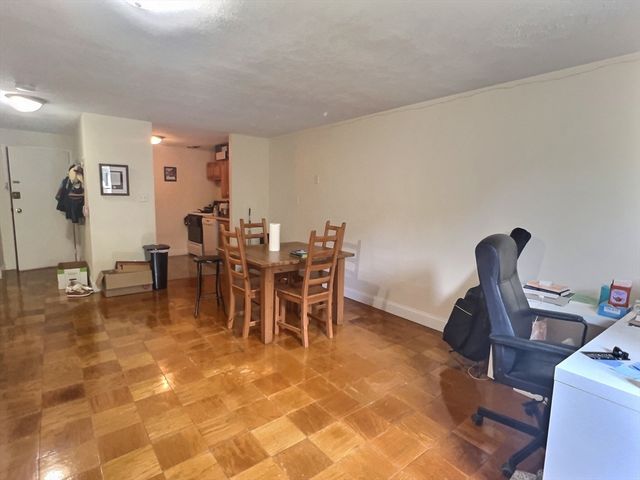 217 Kent 4, Brookline, MA 02446