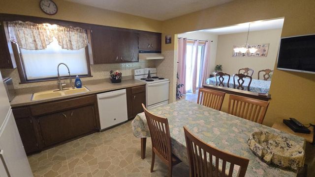 7017 N 85th STREET, Milwaukee, WI 53224