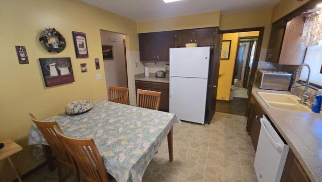 7017 N 85th STREET, Milwaukee, WI 53224