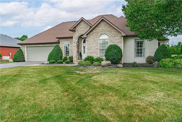 4899 Beach Ridge Road, Pendleton, NY 14094