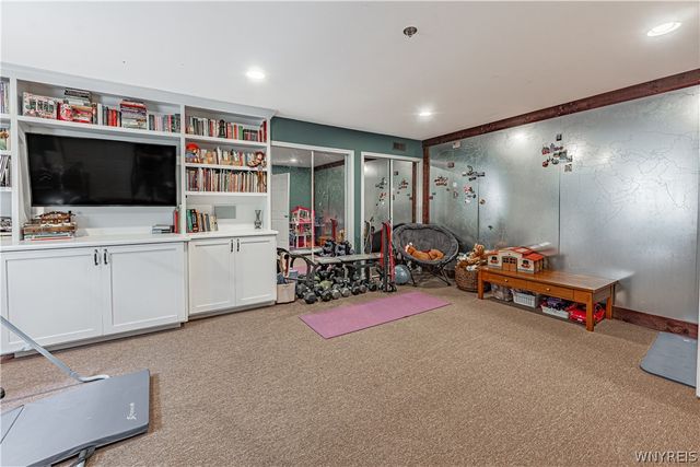 4899 Beach Ridge Road, Pendleton, NY 14094