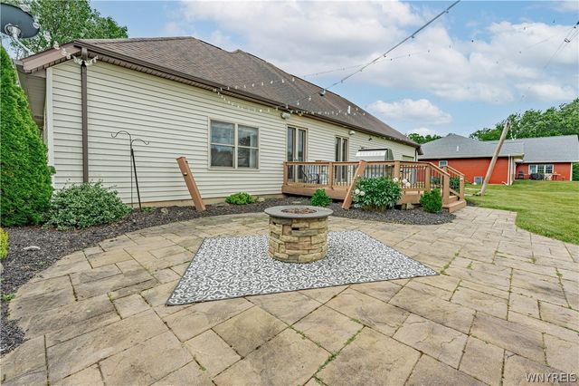 4899 Beach Ridge Road, Pendleton, NY 14094