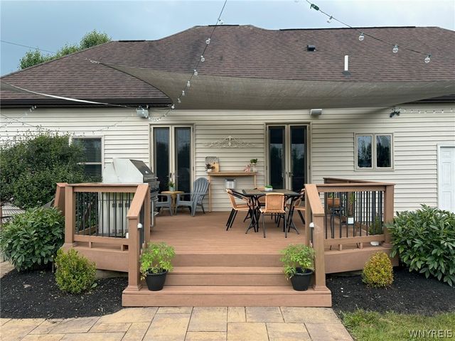 4899 Beach Ridge Road, Pendleton, NY 14094
