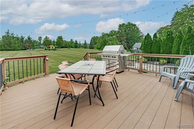 4899 Beach Ridge Road, Pendleton, NY 14094