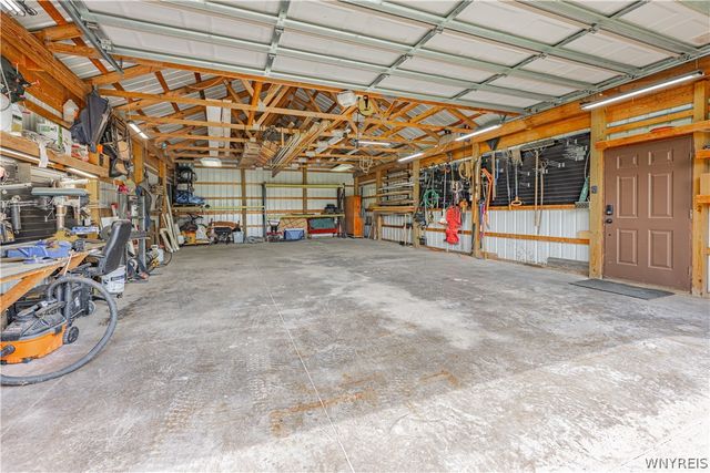 4899 Beach Ridge Road, Pendleton, NY 14094