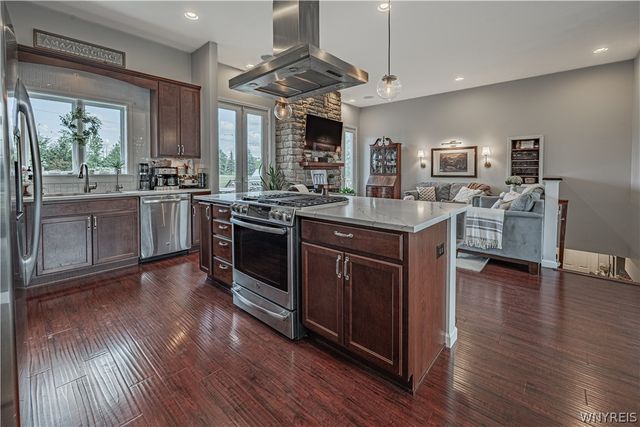4899 Beach Ridge Road, Pendleton, NY 14094
