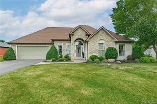 4899 Beach Ridge Road, Pendleton, NY 14094