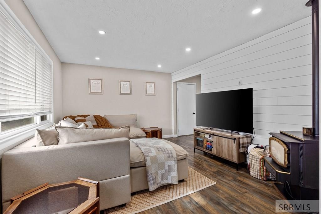 Image 3 of property listing at 358 W 1 S, Rexburg, ID 83440