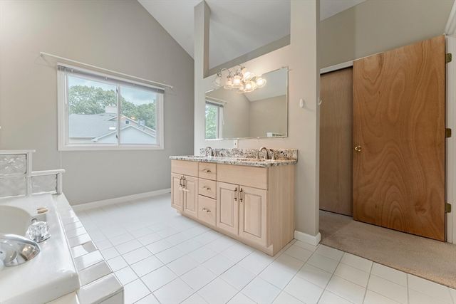 22 Arrowhead Cir 22, Ashland, MA 01721