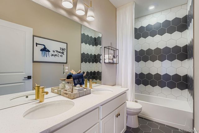 55043 E 27th Avenue, Strasburg, CO 80136