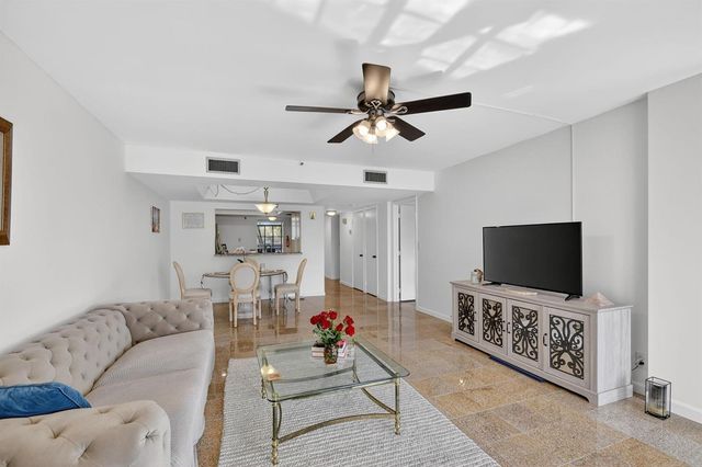 7030 Half Moon Circle 117, Hypoluxo, FL 33462