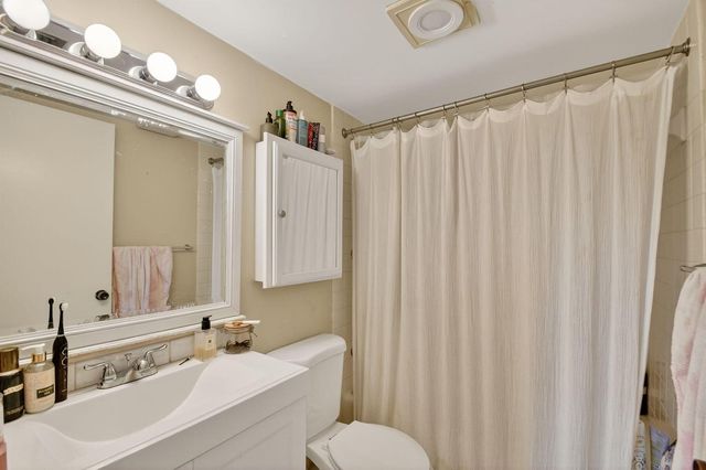 7030 Half Moon Circle 117, Hypoluxo, FL 33462
