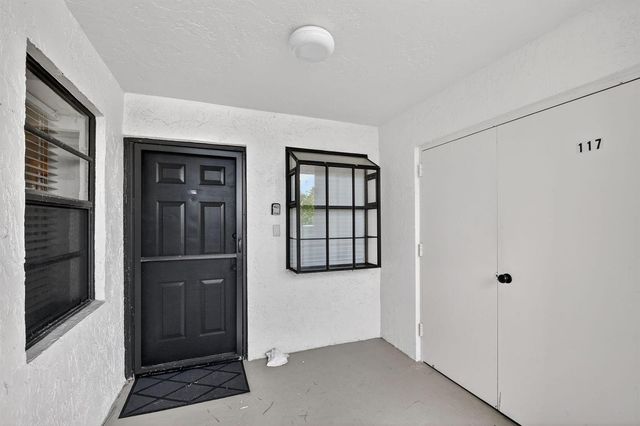 7030 Half Moon Circle 117, Hypoluxo, FL 33462