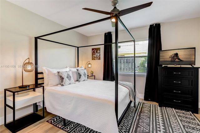 1130 NW 78th Ter, Plantation, FL 33322