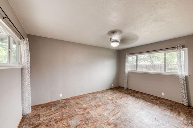 824 W Clinton Avenue, Fresno, CA 93705